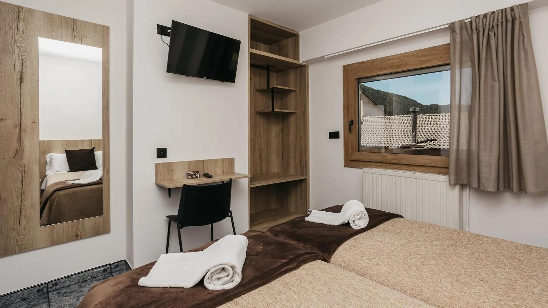 ריפול La Trobada Hotel Sport 2*,