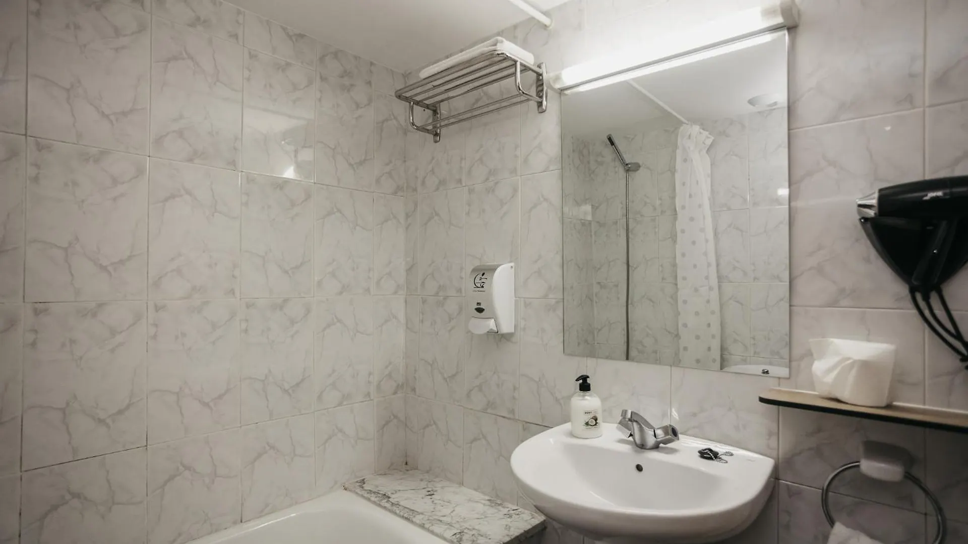 ריפול La Trobada Hotel Sport