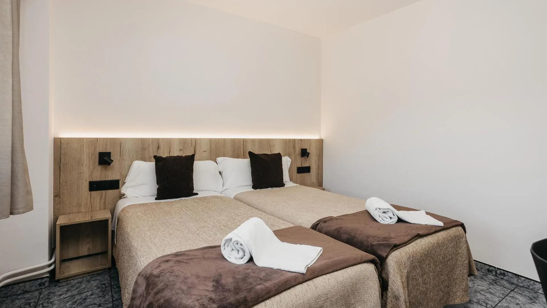 **  ריפול La Trobada Hotel Sport ספרד